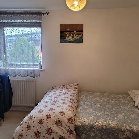 Room Near Heathrow Airport Hillingdon Buitenkant foto